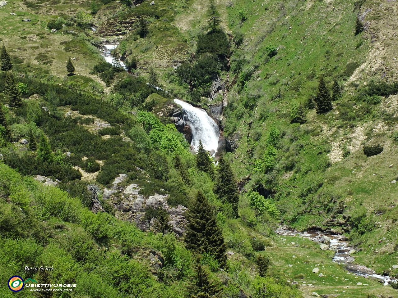 44 Zoom su una bella cascata....JPG